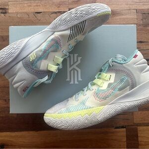 Nike Kyrie Flytrap 5 '1 World People' Court Shoes